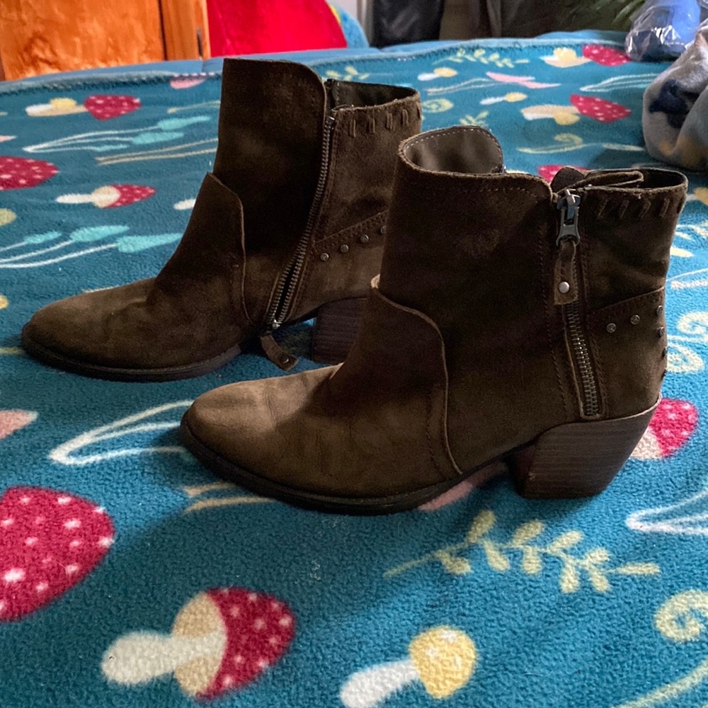 Olive green Red Eye suede boots